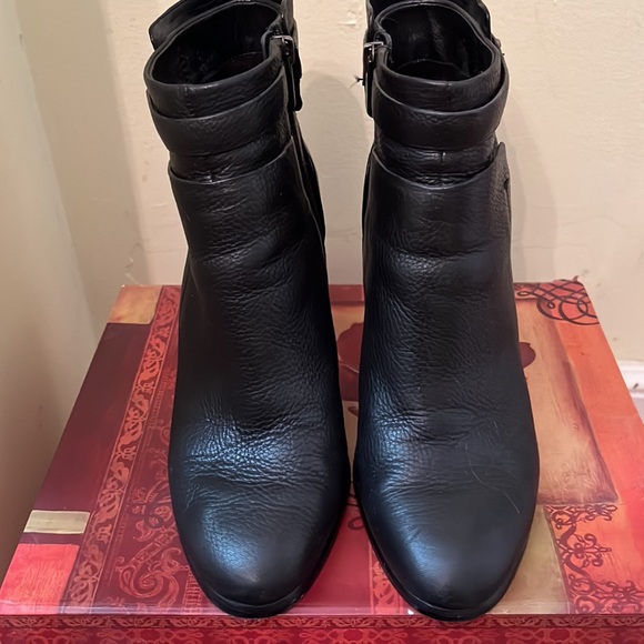 Vince Camuto black boots, size 8 1/2 - Picture 5 of 6